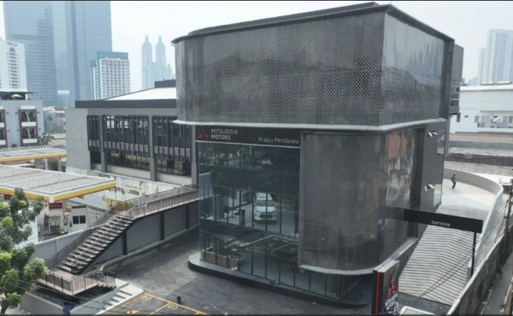 Full Width Image