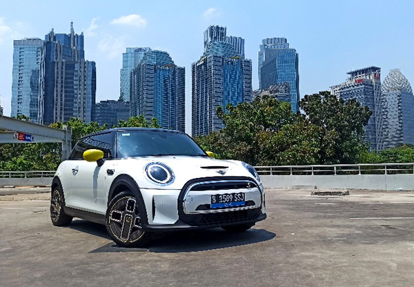 Test Drive MINI Electric: Tampil Menggoda dan Fun to Drive